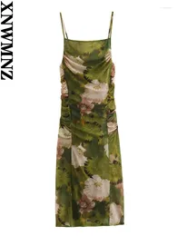 캐주얼 드레스 xnwmnz 여자 패션 2024 수집 된 인쇄 툴레 드레스 여자 휴가 스타일 스트레이트 넥 스트랩 슬림 여성 미디