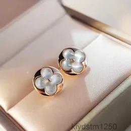 Orecchini di design di lusso in madreperla trifoglio per donne ragazze oro 18k elegante fascino amore orecchini orecchini orecchini orecchino gioielli marca scatola di imballaggio HUJT