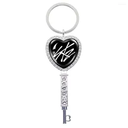 Keychains Band Stray Kids Heart Shaped Keychain Members Kpop Male Group Glass Jewelry Fans Gifts