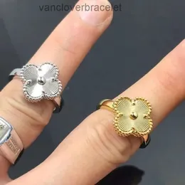 2024 Fashion Jewelry Designer Van Clover Rings högkvalitativa ringar med fyra-löv korsring platina pläterade thailändska silverguld hypoallergeniska kedjor presentring iqdy