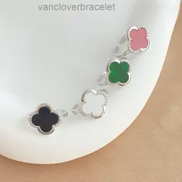 2024 Modeschmuck Designer Van Clover Cleef Ringe Kristallring für Frauen 4Four Leaf Charm Ring Vergoldetes Silber Hochzeit Frauen Geschenk Einstellbar Geeignet Appl V4km