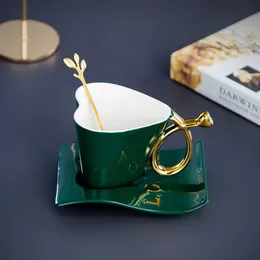 Tazza da caffè nordica Luce per la casa Orecchie pendenti di lusso Amore Ceramica Tazza da colazione originale Set Bicchiere di alto valore Tazze da tè Stoviglie 240130