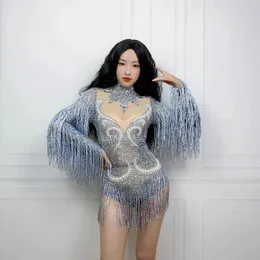 Sahne Giyim Lüks Gri Saçak Gümüş Rhinestones İnciler Şeffaf Bodysuit Kadın Dans Gösterisi Kostüm Doğum Günü Partisi Kıyafet