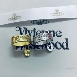 Ring Designer-Ring für Frau Vivienenwestwoods Luxusschmuck Viviane Westwood 23 Springsummerempress Dowager Saturn Pin Ring Personalisiert Punk Großer Buchstabe Rin