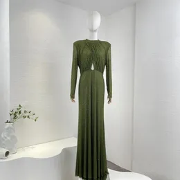 Abiti casual Arrivo ritagliato sul davanti Diamanti Abito lungo a sirena verde Manica intera Pieghe drappeggiate di lusso Abbigliamento donna elegante per la festa