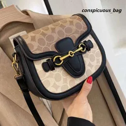 Shoulder Bags Womens Bag 2024 Trend Luxury Designer Handbag Retro Fashion High Quality Black Brown Rose Red Crossbody