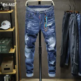 Jeans masculinos ehmd homens rasgados jeans marca de couro pingente decorado calças inkjet branco ponto pintado letras magro algodão vermelho orelhas macias 2021 t240205