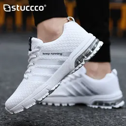 2023 em sapatos masculinos casuais tênis brancos malha verão respirável resistente deslizamento atlético tenis sapatos masculino tamanho grande 240125