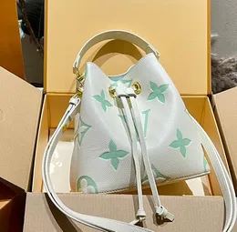أزياء عالية الجودة مصممة للسيدات الفاخرة Poi Bobo Series Nano Mini Bucket Bag Women Women Handbag Crossbody Bag Elegant Touch Soft Fairy Visual Sensation