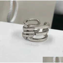 Band Rings Hip Hop Tasarımcı Mektubu Desen Yüzük Bague Retro Sier Açık Çift Erkekler için Kadın Lady Party Lovers Hediye Nişan Deli Deli OTPKC