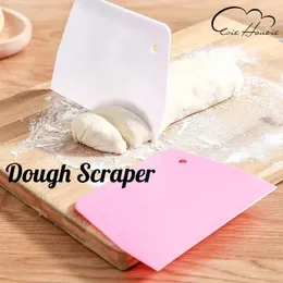 Baking Tools 1PC Home DIY Dough Cutter Curved Cake Cream Spatula Plastic Butter Batter Pastry Scraper Tool Kitchen Gadgets Accessories