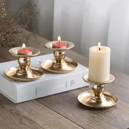 Ljushållare 1pc Classic European Luxury Style Stand Art Light Iron Candlestick Minimalist Desktop Props Home Decoration