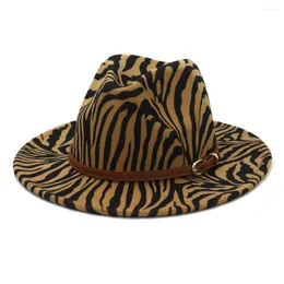 Berets zebra paski drukowane Jazz fedora czapki z brązową klamrą w klamrze kobiety mężczyźni szerokie grzbiet kościelny poczuł top hat panama czapkę