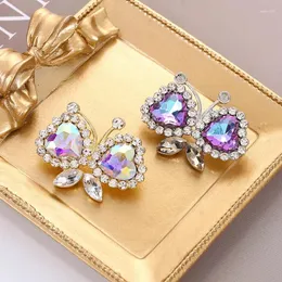 Brooches Delicate Collar Pin Crystal Butterfly Temperament Corsage Lady Creative Luxury Colored Insect Badges Suit Pins Gif