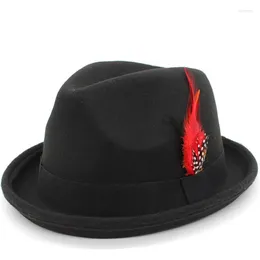 Berets Vintage Pork Pie Hat Mens Fold Brim Feedora مع قبعات كنيسة ريشة جيتلمان Trilby Jazz Hats