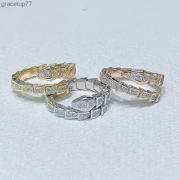 Luksusowy zespół biżuterii Pierścienie JXJS925 Srebrny Skarbowy Snake Snake dla kobiet wszechstronny i spersonalizowany Trendy Pierścień palca wskazującego Unikalny projekt 2pb5