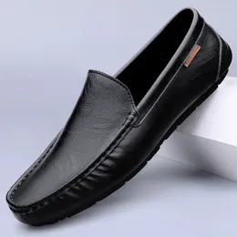 Äkta läder män casual varumärke mjuka mens loafers mockasins andningsbara slip på svarta körskor plus storlek 37-47 240129