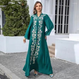 Abbigliamento etnico Abaya per donna Moda Dubai O-collo Arabo Versatile Abito a maniche lunghe Ricamo Musulmano Ramadan Gurban