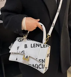 Nya modedesigner väskor små mini timglas totes kvinnor handväskor shopping pursar plånbok lyx pu läder med brev B logo lijie999