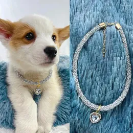 Hundebekleidung Funkelndes Kristall-Luxus-Katzenhalsband mit Herz-Edelstein-Anhänger Reflektierende Strass-Halskette für Katzen-Welpen-Haustier-Zubehör