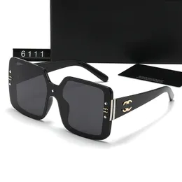 Designer-Sonnenbrillen für Herren und Damen. Modische rechteckige Sonnenbrillen verwenden Damenmode-Sonnenbrillen im Freien, lässig, auf der Straße