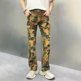 Jeans da uomo Pantaloni casual con stampa mimetica stampata Pantaloni dritti in denim strappato effetto consumato