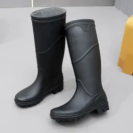 Мужские высокие непромокаемые сапоги, модные рабочие водонепроницаемые защитные однотонные непромокаемые сапоги, мужские резиновые сапоги для уличной работы, ботинки на платформе 240202