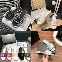 Designer sandaler lyxkanal tofflor kvinna sandaler avslappnade damer lägenheter glider varumärke skor strand chunky häl flip flops mode halm stickade kvinnliga skor