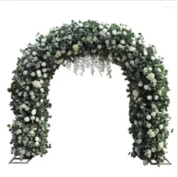 Cerchio di fiori decorativi Arco di nozze di fiori bianchi per la decorazione dello sfondo della cerimonia