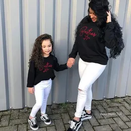 Mother Kids Mommy And Daughter Matching Clothes ies Shirts Mom Baby Sweater Woman Little Girl Pullover Family Look 240122