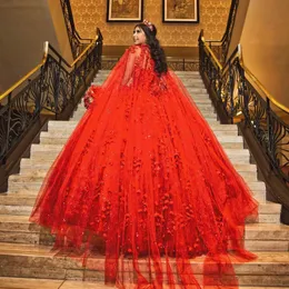 Красные блестящие 15 платьев Quinceanera-футляр в деревенском стиле с цветочной аппликацией из тюля и бусами Сверкающая блестящая накидка Дизайн вечернее платье