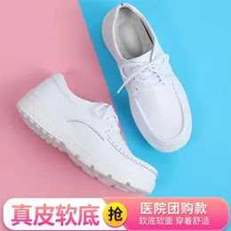 여성 걷는 신발 로퍼 웨지 웨지 슬립 쉐이크 두꺼운 바닥 편안한 간호사 작업 흰색 240202
