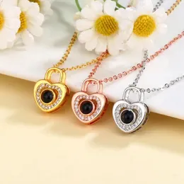 펜던트 목걸이 100 언어 I Love You Projection Necklace Female Simplicity Lock Head Collar Chain Jewelry