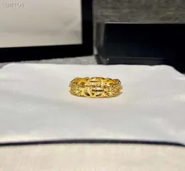 Nowy pusty pierścień kwiatowy z diamentowymi literami Złota wszechstronna moda 8088054