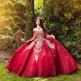 Vestido quinceanera vermelho, vestido de baile, ombro de fora, apliques dourados, renda frisada, tull mexicano, manga comprida, doce 16, vestidos de 15 anos