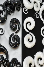 P32 in bianco e nero 100 pezzi mix 8 dimensioni 2 colori acrilico gioielli per il corpo spirale orecchio conico plug1909837