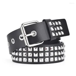Cinture Cintura con rivetti con perline quadrate Piramide di metallo Uomo e donna Punk Hardware Jeans Designer Cintura da donna