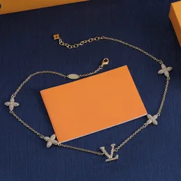 Gulddesigner halsband cz smycken mode gåva mens långa brev kedjor halsband för män kvinnor gyllene kedja juvelery party