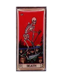 Kırmızı Ölüm Tarot Kart Emaye Pin Grim Reaper İskelet Orak Broş Broş Gotik Rozeti1239926