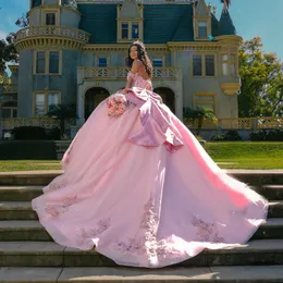 Роскошное розовое блестящее вечернее платье Quinceanera в форме сердца 2024, бальное платье с цветами и бисером длиной до пола, платье для выпускного с бантом и шлейфом