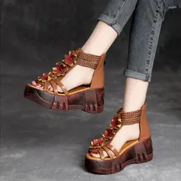 Sandaler 2024 Summer High Quality Women's Leather Thick Sules National Fashion Outdoor Beautiful Fairy Wind Shoes.