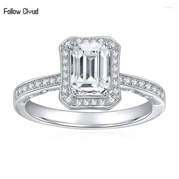 Küme halkaları Bulutu Takip Et 1.25ct Emerald Cut Moissanit Elmas Nişan Kadınlar İçin Düğün Promise Band Platinum Kaplama 925 Gümüş