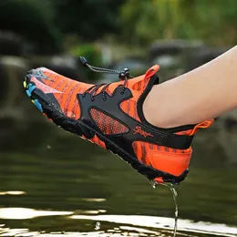 Calçado de praia respirável para homens elástico descalço upstream trekking sapatos de água secagem rápida à beira-mar antiderrapante tênis 240123