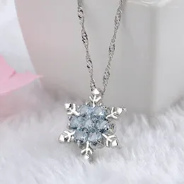 Collane con ciondolo Collana di fiocchi di neve di cristallo blu di colore argento squisito per le donne Fascino Zircone Gioielli per feste Regali di Natale di Natale