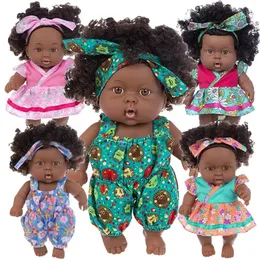 8 inç Afrikalı siyah bebek bebek gerçekçi sevimli hayat benzeri oyunlar için kıyafetlerle oyun mükemmel doğum günü hediyesi 240131