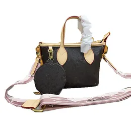 Designer designs a luxury women's handbag with a shoulder bag, paired with a small bag, a vintage style, and a large floral style