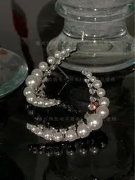 Orecchini pendenti LONDANY Catch con zirconi femminili a forma di luna intarsiati con perle scintillanti