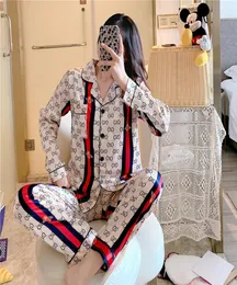 Par Pyjamas Womens Silk Satin Pyjama Set Summer Flower Printed Sleepwear Kort ärm Skjorta Elastiska midjeshorts Pajamas kostym LO7558457