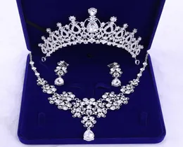 2019 Silber Kristall Blumen Brautschmuck Sets Strass Statement Halskette Ohrringe Kronen Set Hochzeitskleid Zubehör8196939