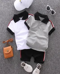 Bebê verão ternos meninos estilo preppy conjuntos de duas peças crianças casual outdoorwear crianças cor sólida tshirt shorts roupas sets229k7093741